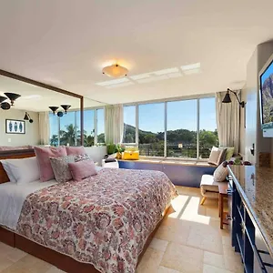 Apartment @ Marbella Lane Studio, 15 Steps From The Beach, 11 Mins From The Airport, Honolulu