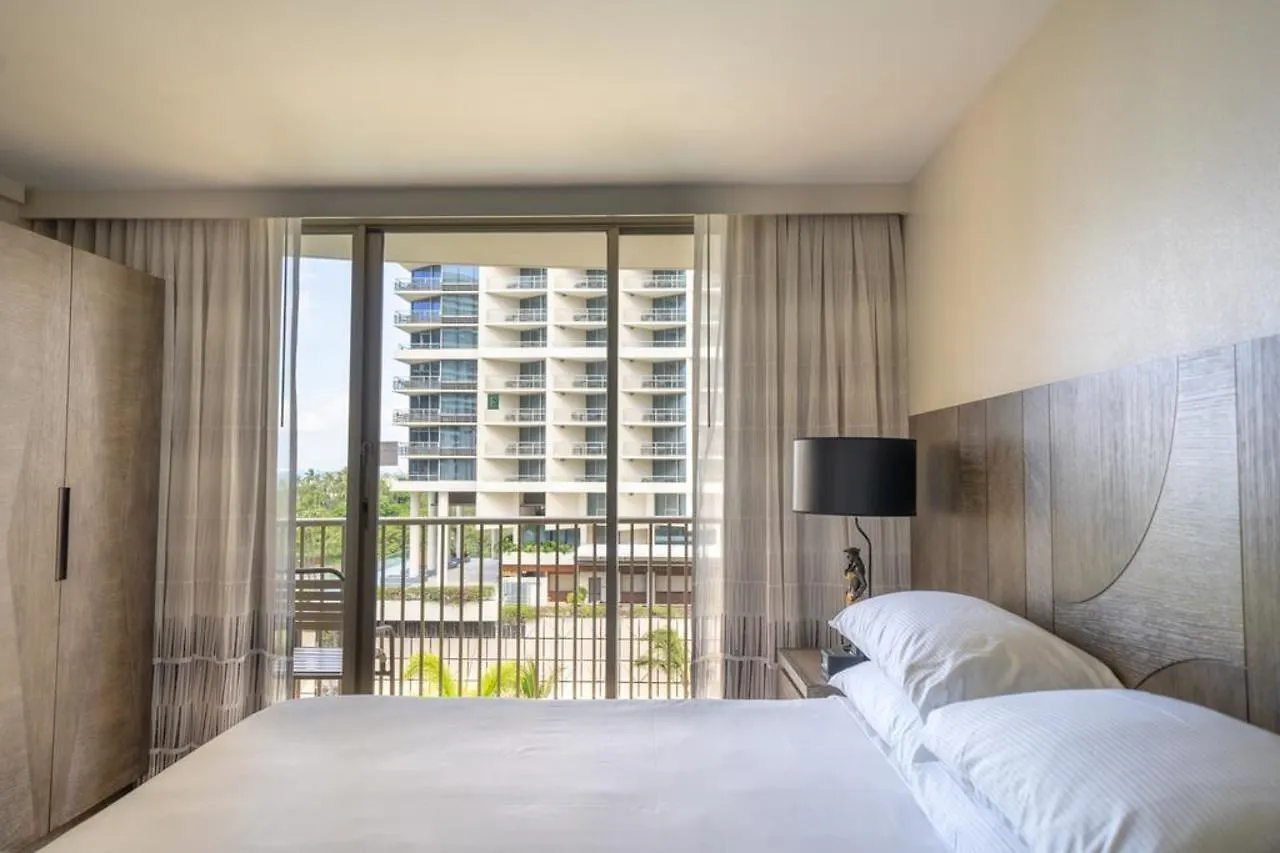 Курортный комплекс Embassy Suites By Hilton Waikiki Beach Walk Гонолулу