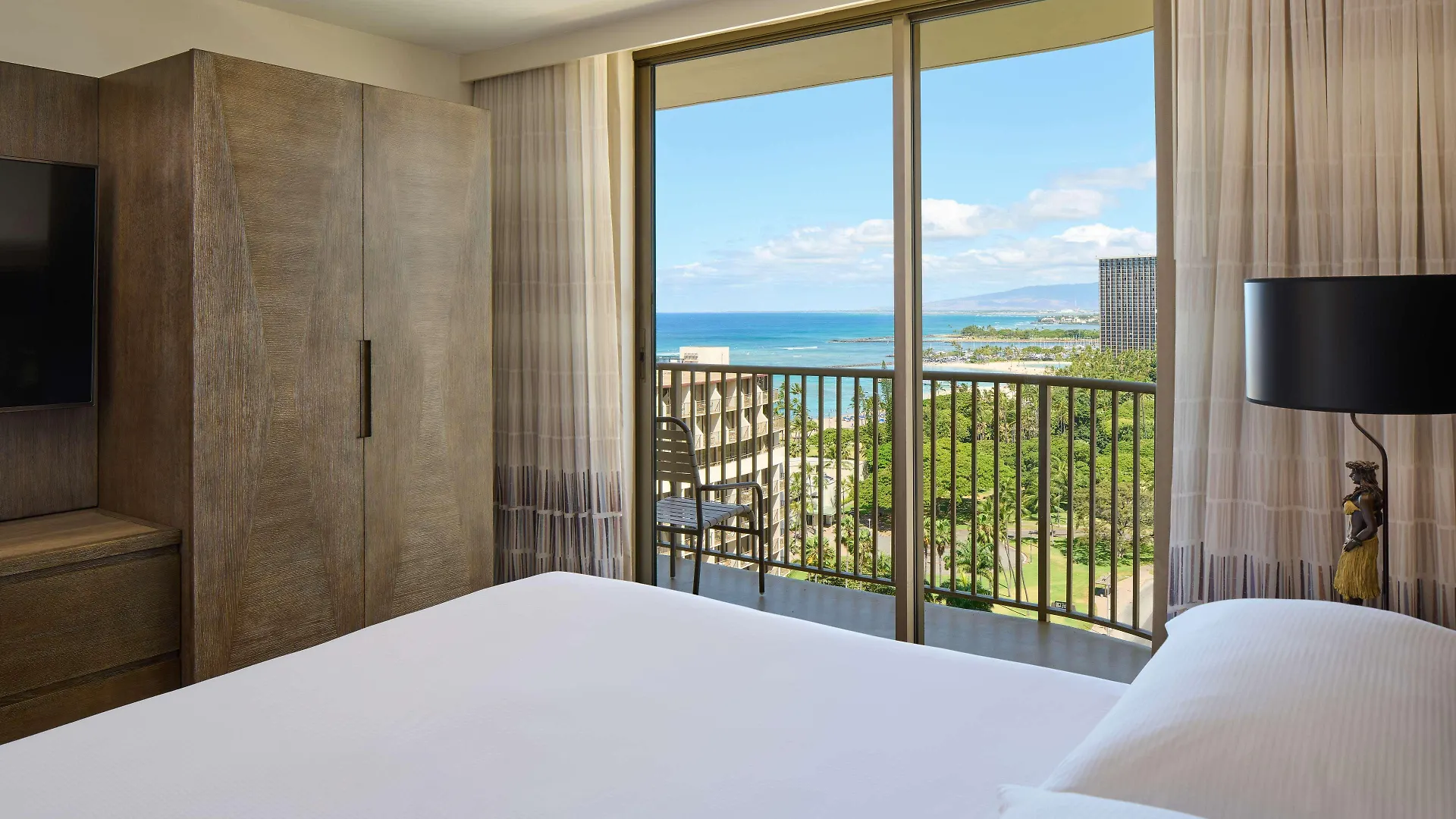 Курортный комплекс Embassy Suites By Hilton Waikiki Beach Walk Гонолулу