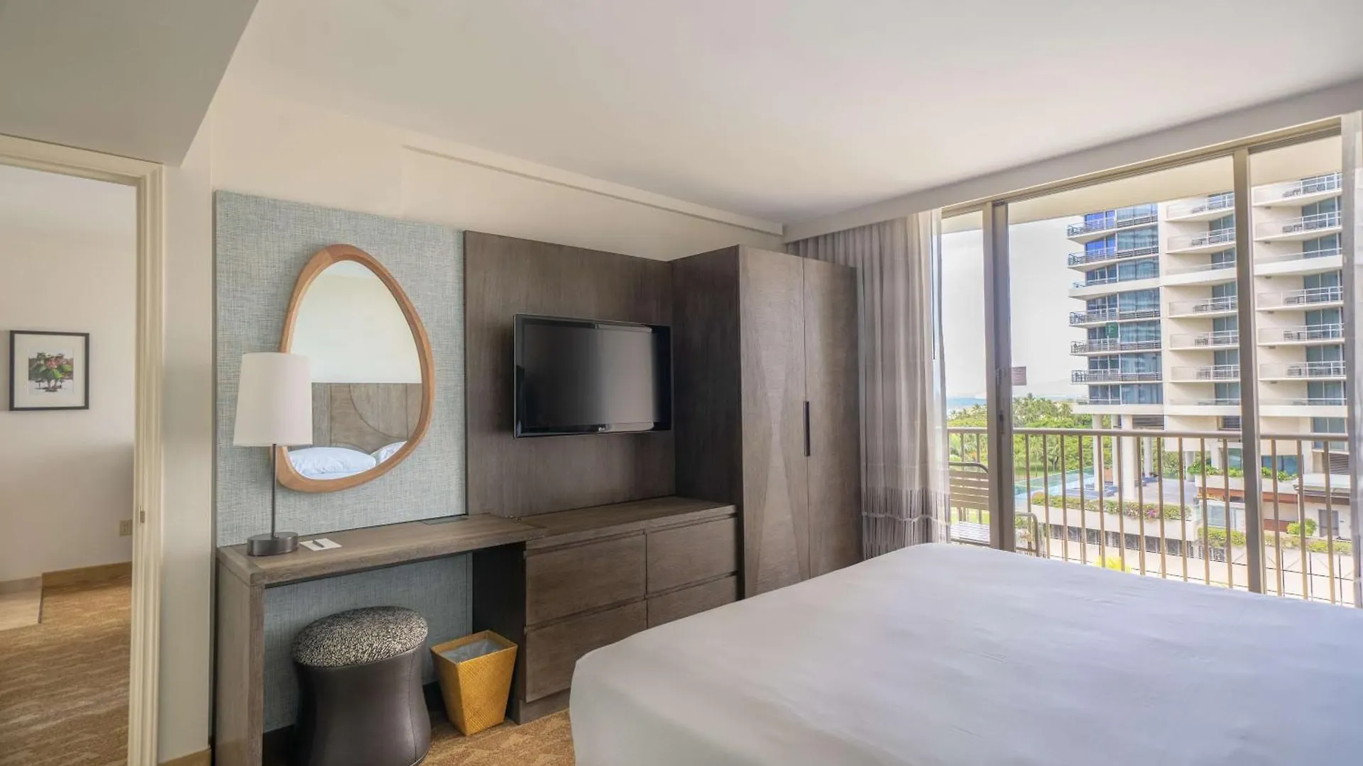 Embassy Suites By Hilton Waikiki Beach Walk Гонолулу США