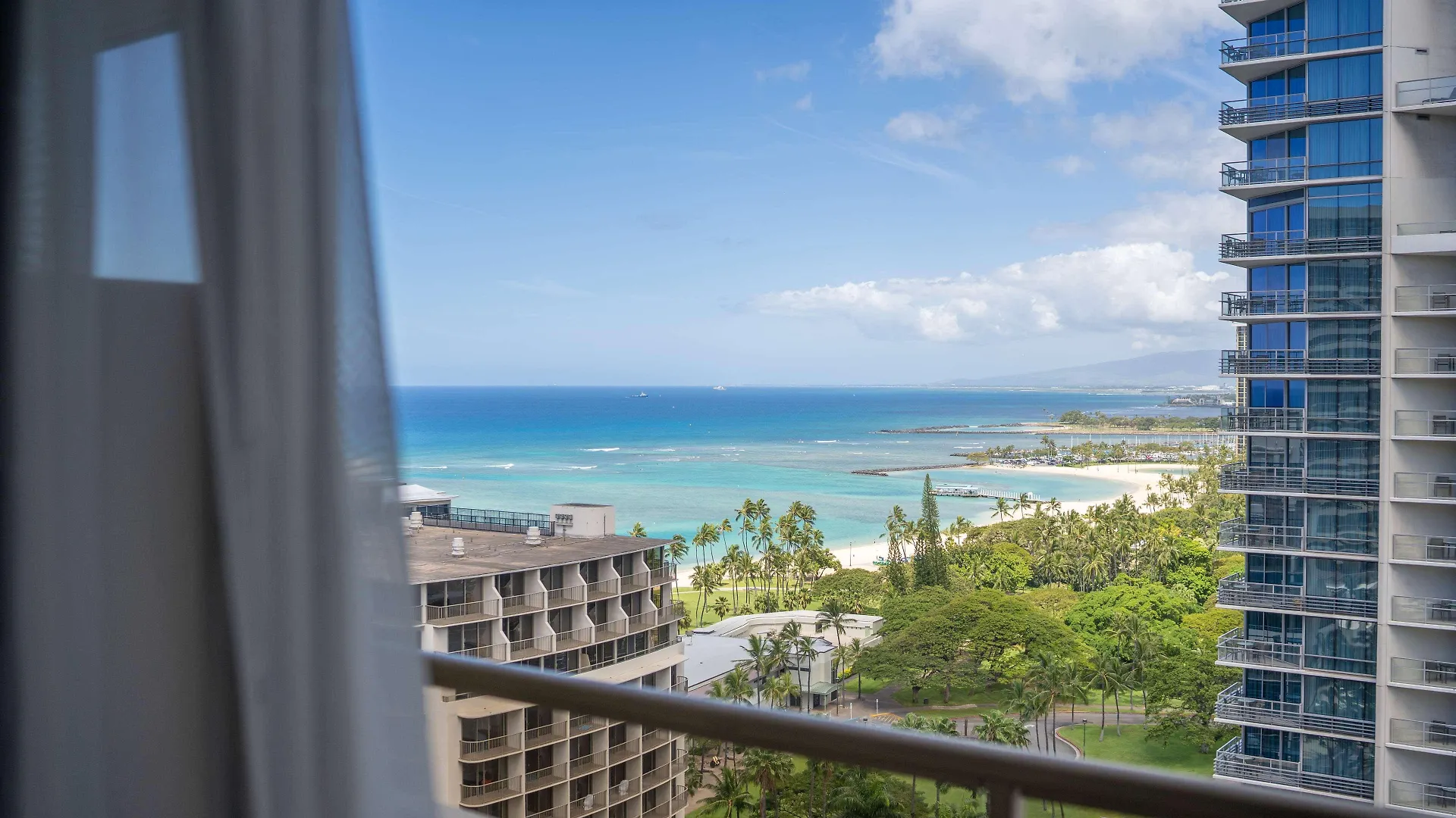 Embassy Suites By Hilton Waikiki Beach Walk Honolulu 4*,