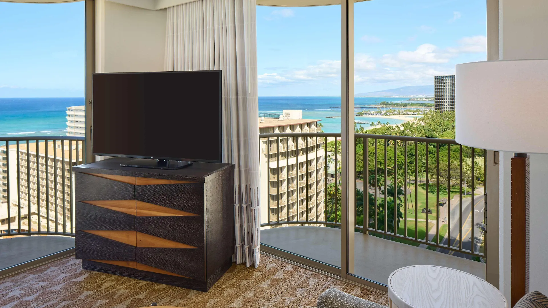 Embassy Suites By Hilton Waikiki Beach Walk Honolulu 4*,  United States