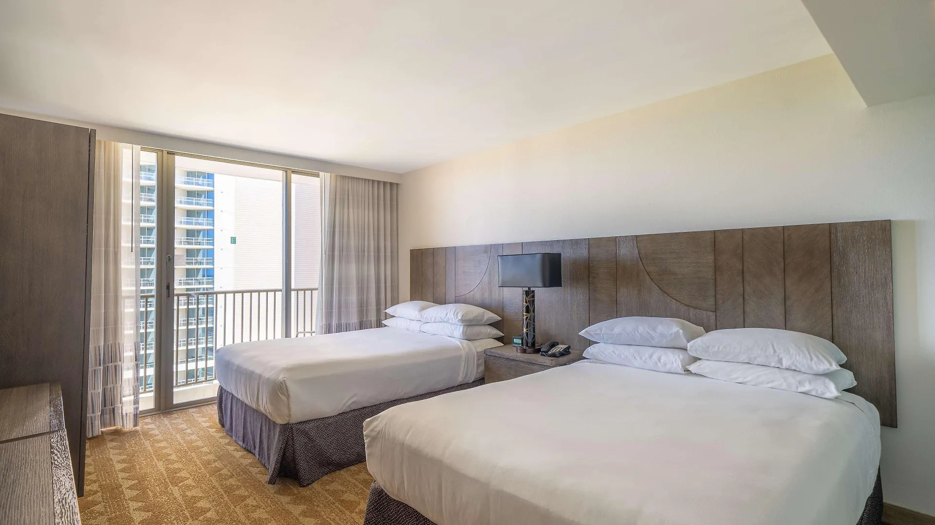 Embassy Suites By Hilton Waikiki Beach Walk Honolulu 4*,